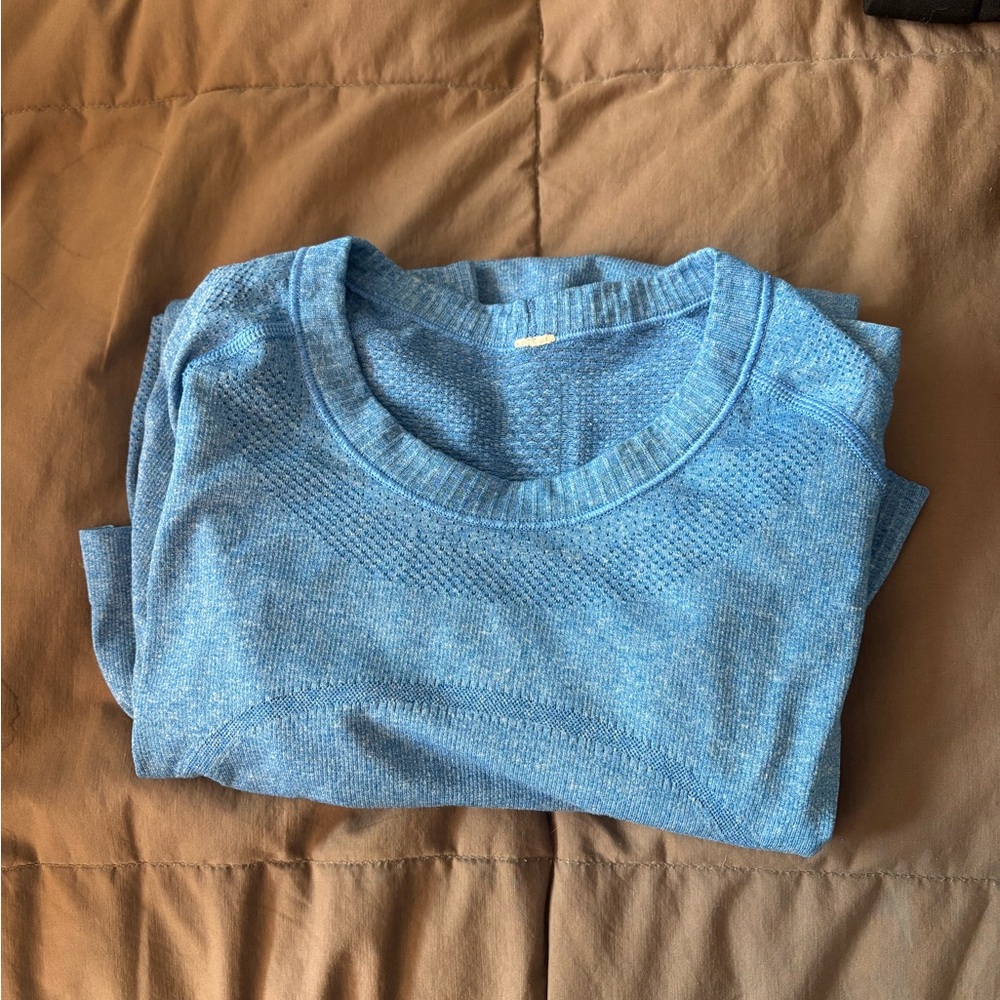 Women’s Lululemon long sleeve in blue - Picture 3 of 5